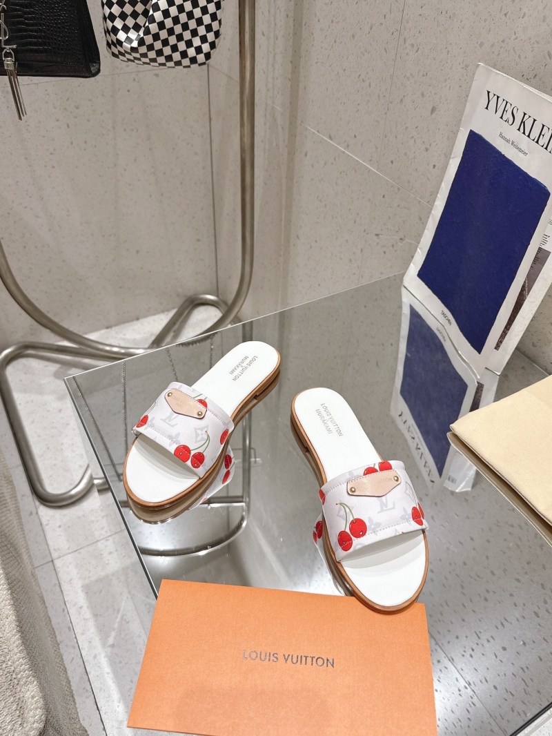 l0vis Vvtt0n slippers